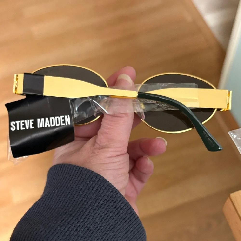 NWT Steve Madden gold tone Mystie Sunglasses 😎 - Picture 5 of 5